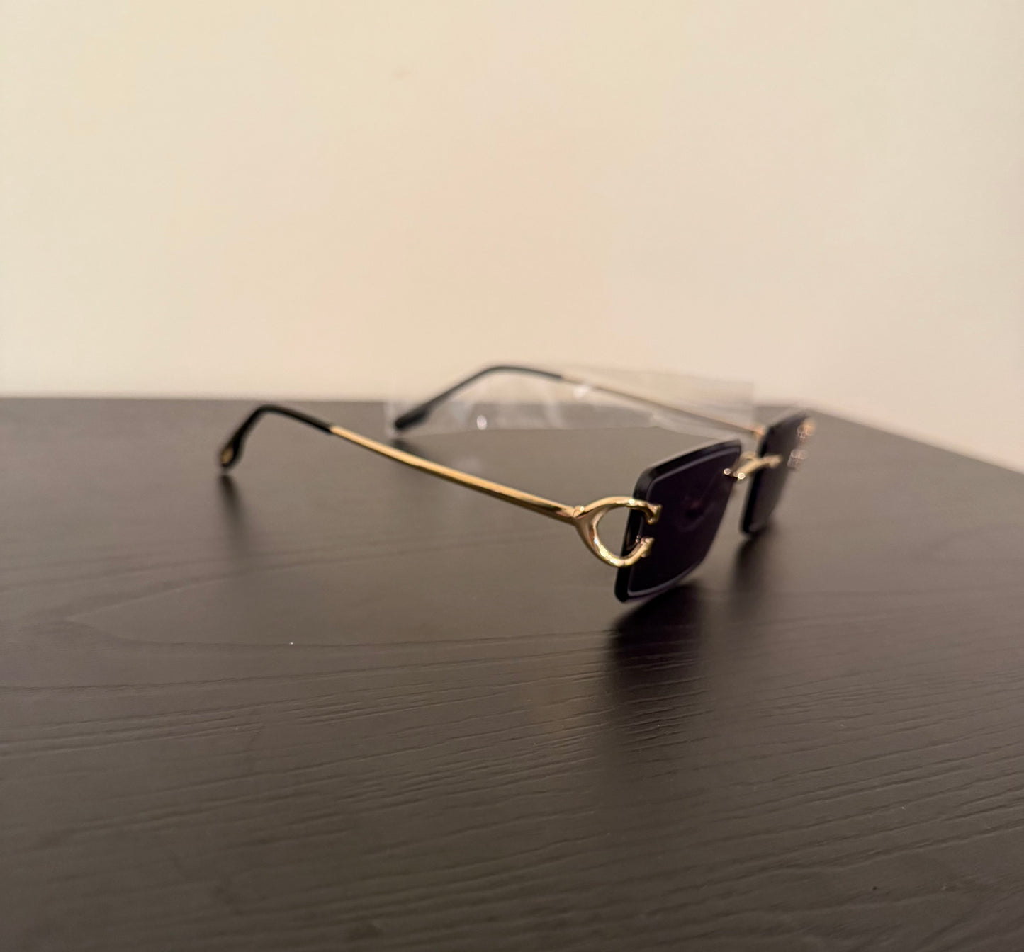 Signature C Black/Gold Sunnies