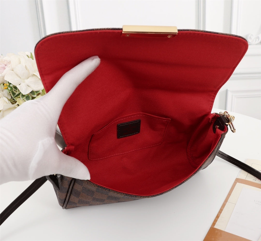 Monogram Fav Shoulder Bags