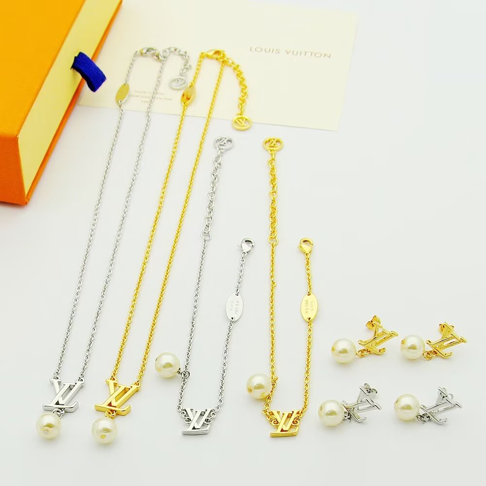 Monogram Pearl Jewelry Set