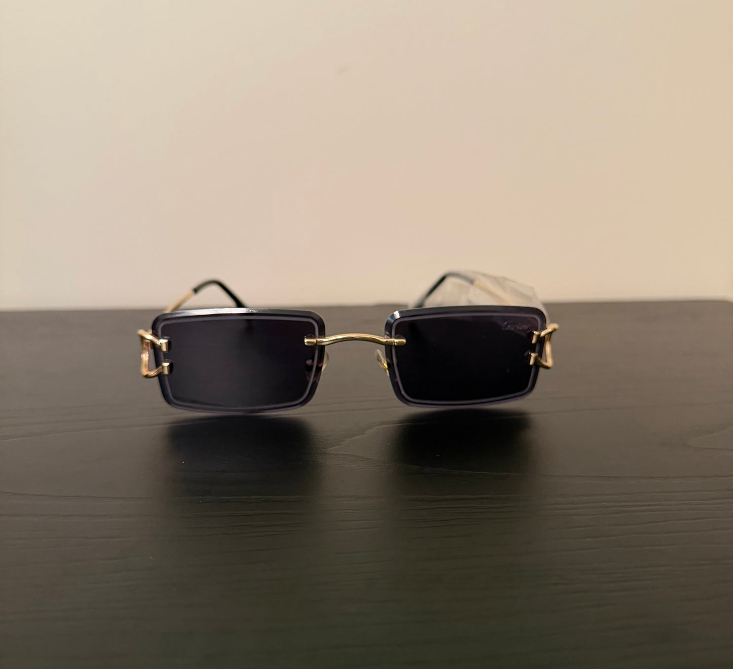 Signature C Black/Gold Sunnies