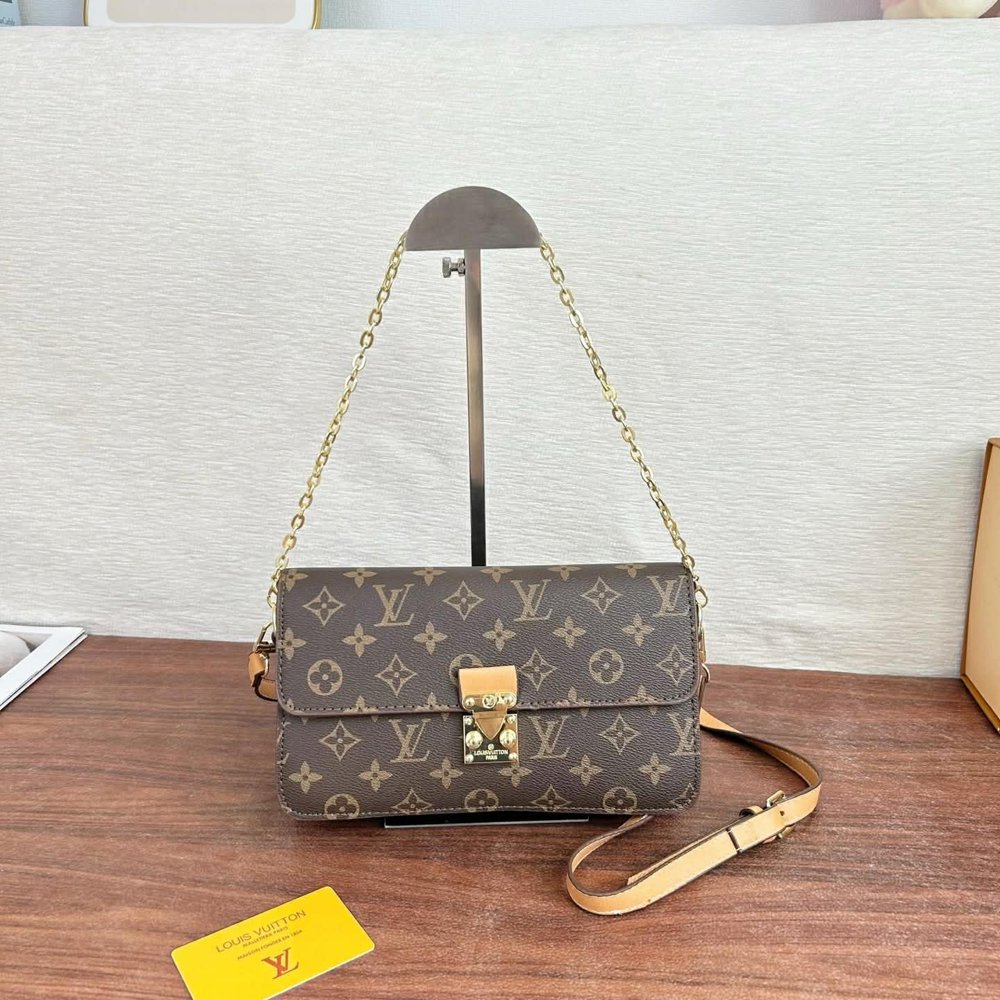 SALE 🎊 - Brown Monogram Flat Signature Snap Shoulder Bag