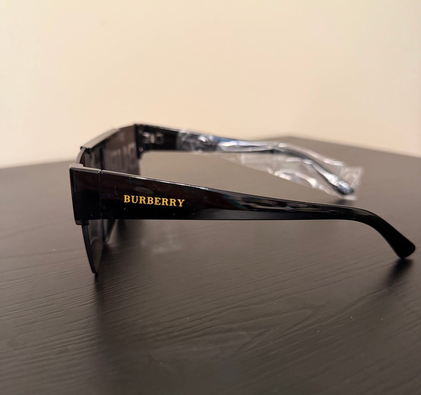 Berry Black/Gold Sunnies