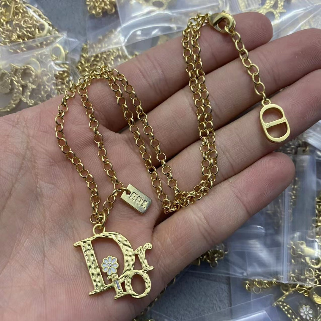 💿 Necklaces