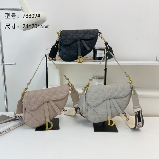 BF - 💿 Quilted Curve Saddle Bags