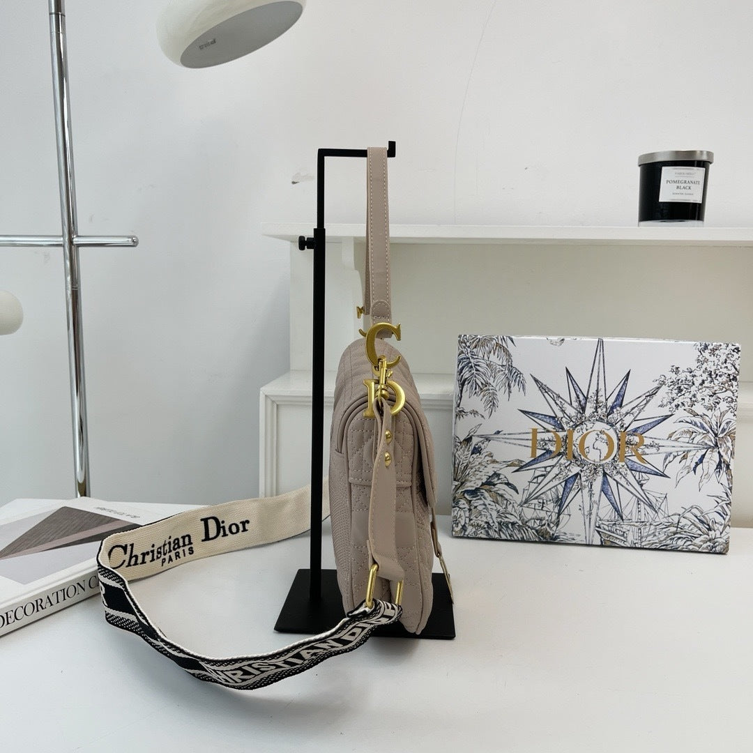 BF - 💿 Quilted Curve Saddle Bags