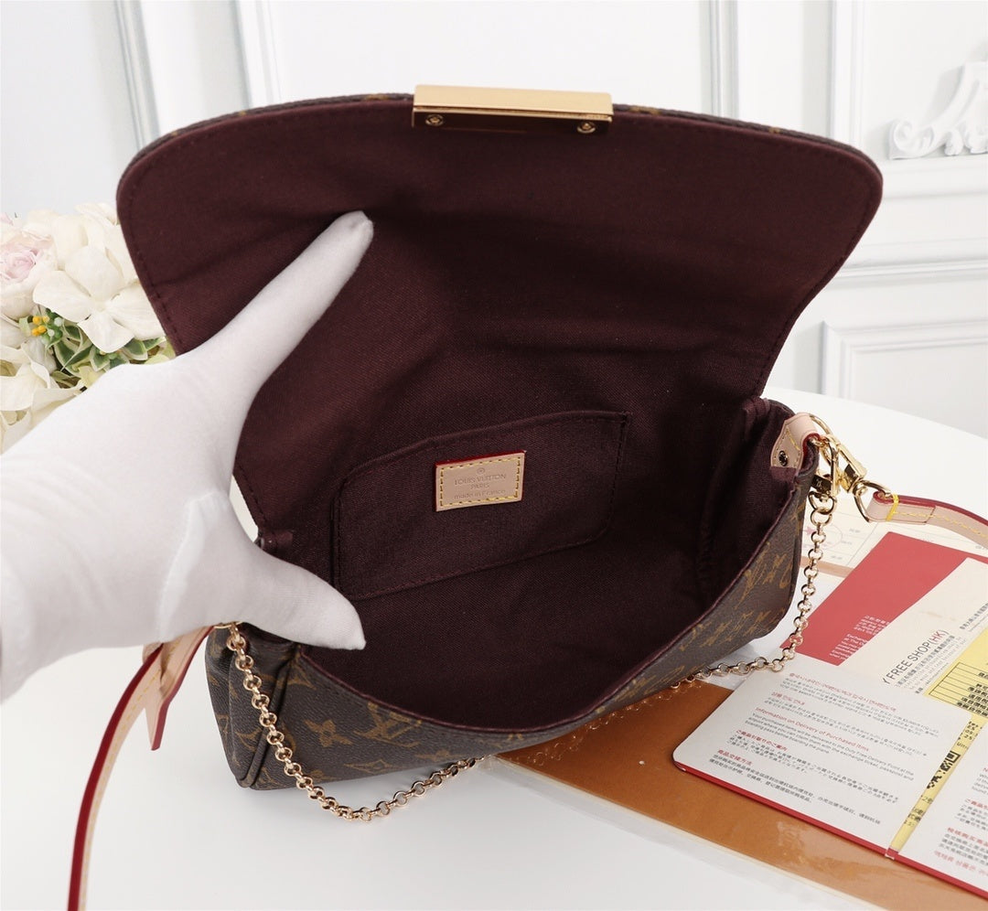 Monogram Fav Shoulder Bags