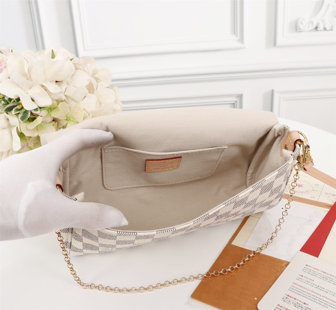 Monogram Fav Shoulder Bags