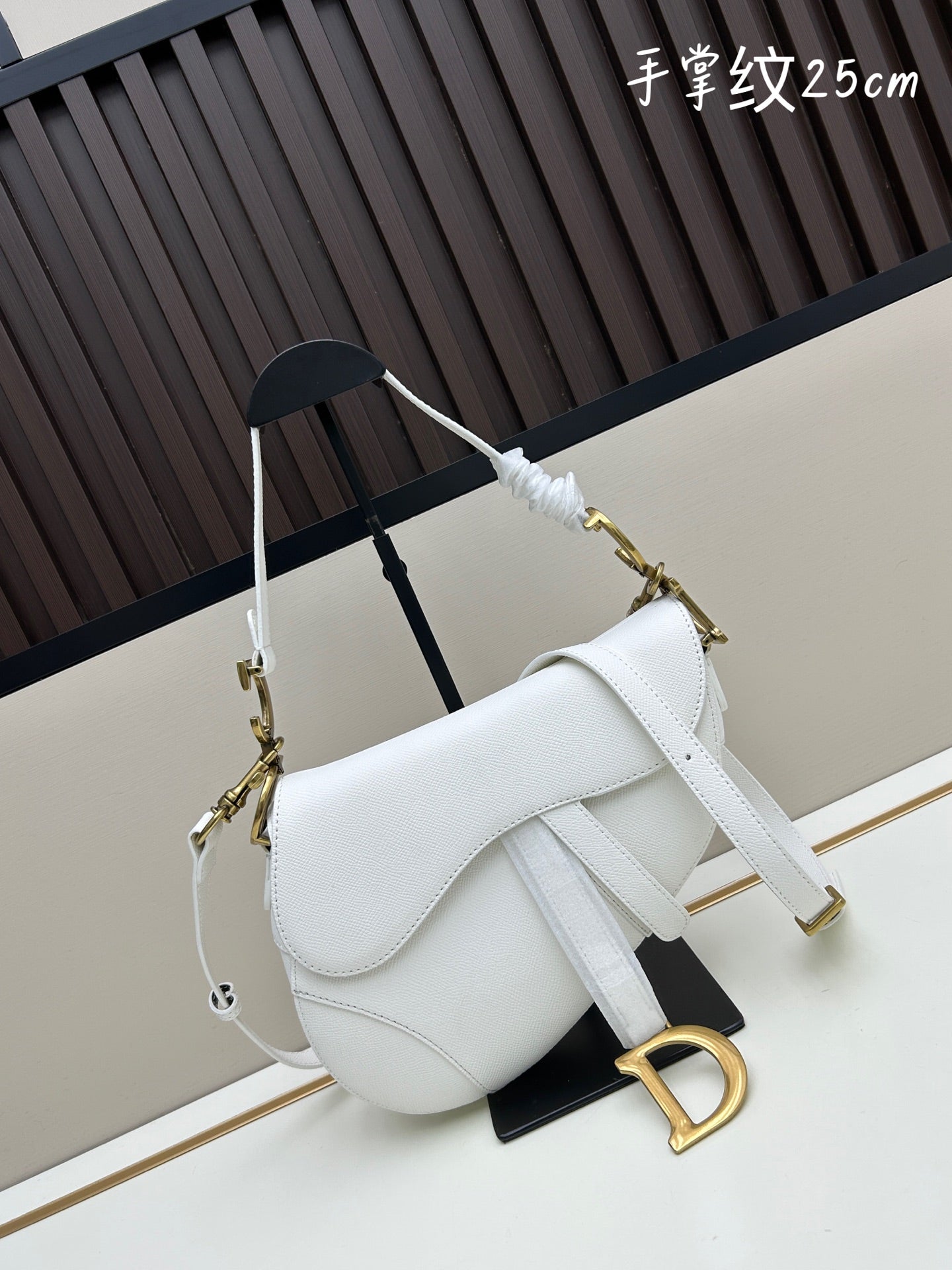 Chic Curve Saddles