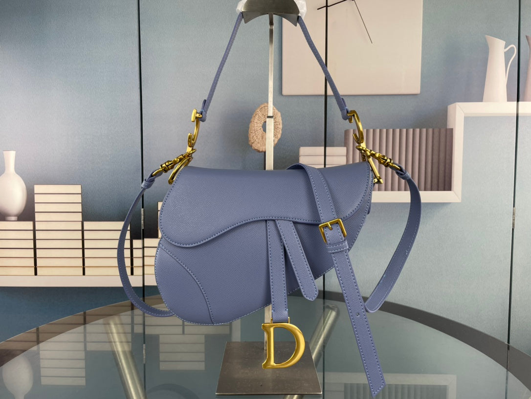 Chic Curve Saddles