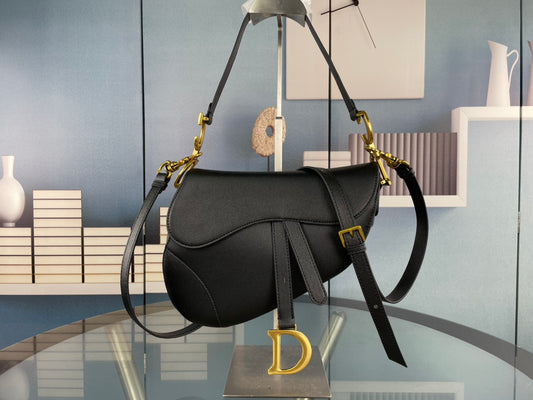 Chic Curve Saddles