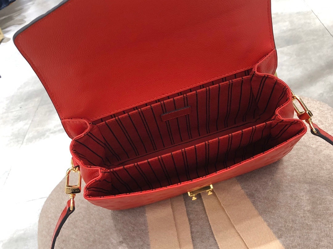 D E A L 🎊 - Monogram Fall Signature Snap Bags
